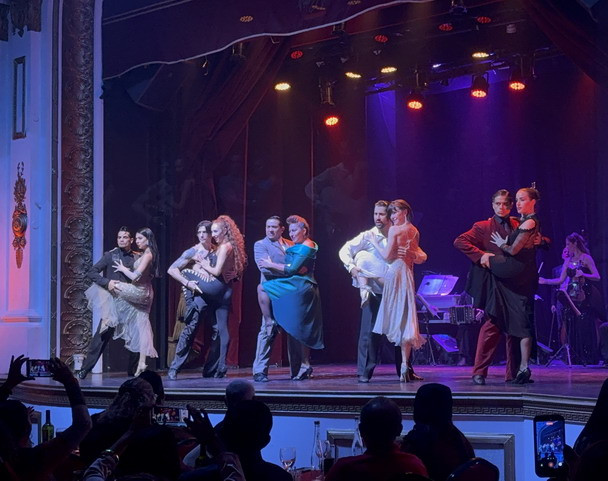 Visiting Piazzolla Tango, a complete show