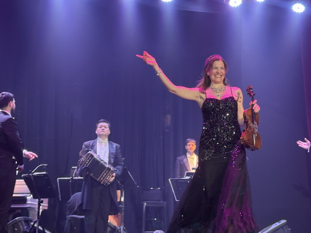 Virginia Di Salvo: violinista y directora musical de Piazzolla Tango Show en Buenos Aires
