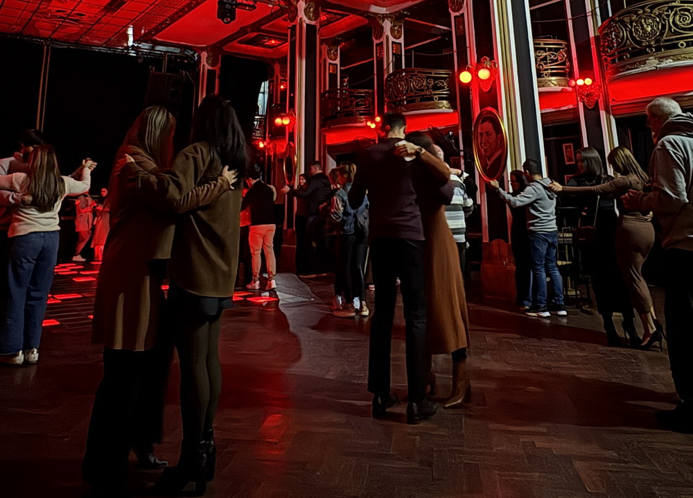 Aprender Tango en Buenos Aires: una clase con los bailarines de Piazzolla Tango